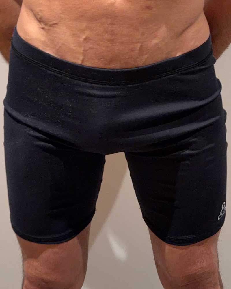 Short-Bakasana-Long-hot-yoga-Noir-homme